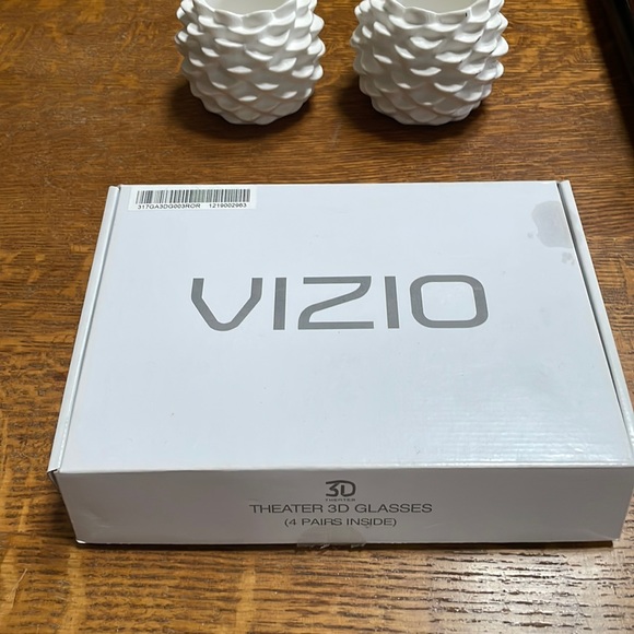 Vizio Four Pairs of 3D Theater Glasses in Box - Picture 1 of 6